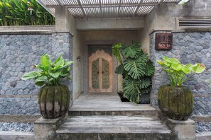 A stone entrance with a wooden door and a sign reading "SKY LI". - Villa Sky Li By Nagisa Bali (Seminyak)