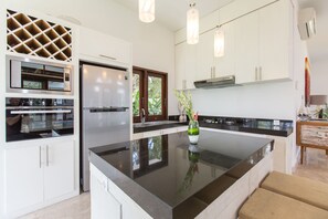 Fridge, microwave, stovetop, dishwasher - Club Corner Residence by Nagisa Bali (Canggu)