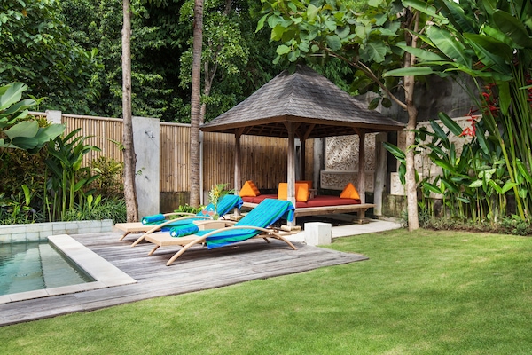 Villa - 2 sovrum - privat pool - utsikt mot trädgården | Vardagsrum | LED-tv