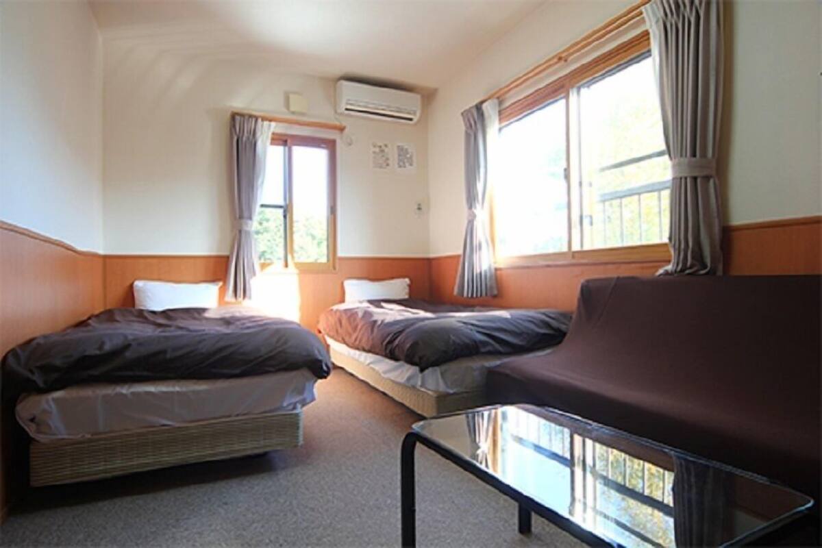 Down comforters, desk, blackout drapes, WiFi (free)