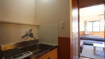 Camera quadrupla, non fumatori | Copriletto in piuma, una scrivania, tende oscuranti, Wi-Fi gratuito