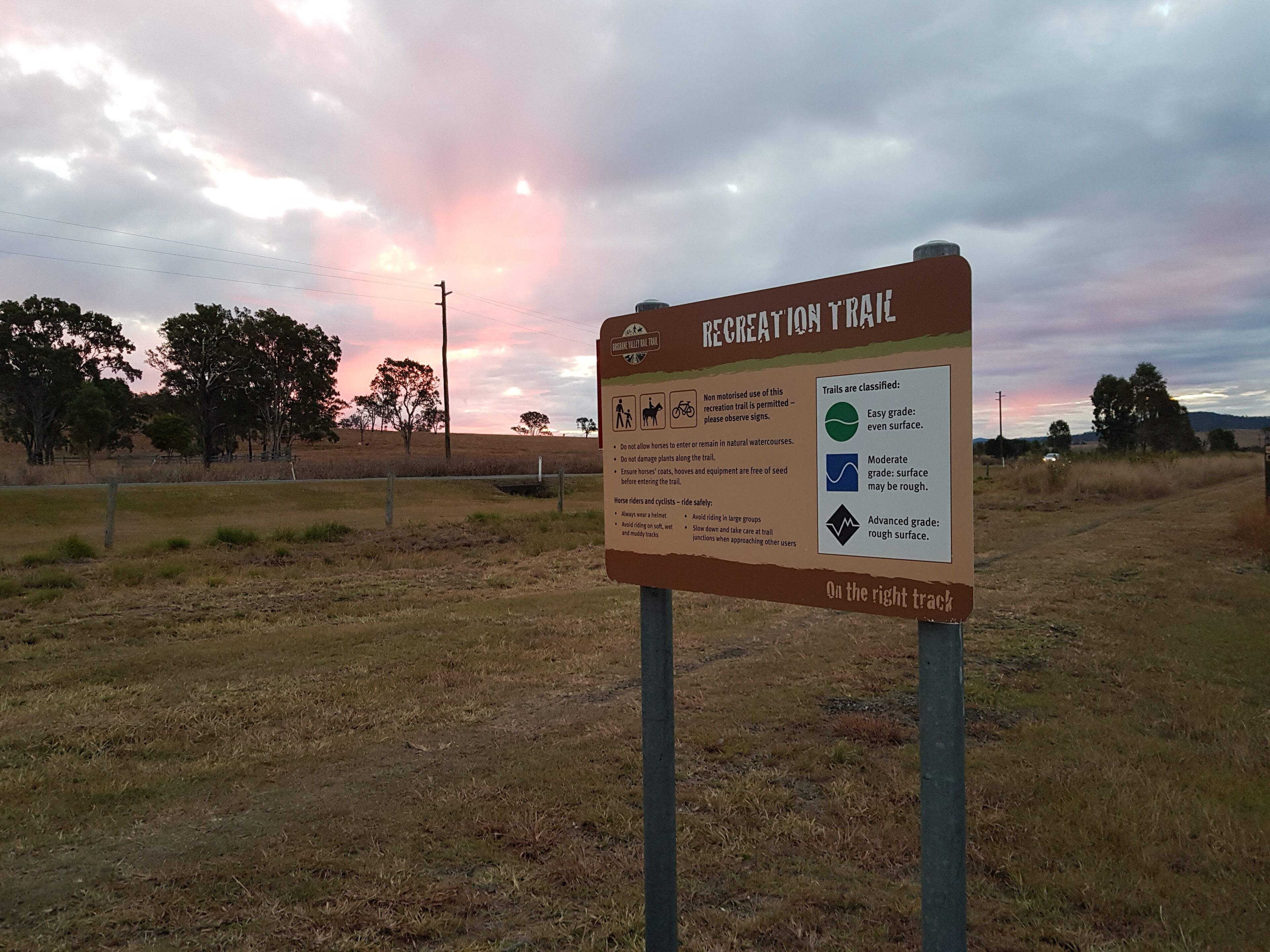 A sign for a recreation trail with guidelines and trail classifications.