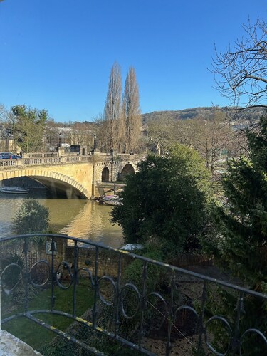 Boutique Retreat in the Heart of Bath — Steps from All the Sights