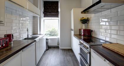 Boutique Retreat in the Heart of Bath â Steps from All the Sights