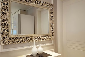 The BURBERRY Residence | Room amenity - The Kings Park Residence (Seoul)