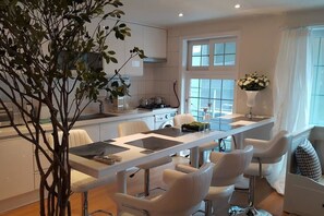 The Kings Park Suite | In-room dining - The Kings Park Residence (Seoul)