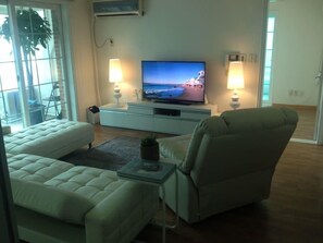 The BURBERRY Residence | Living area | 28-inch flat-screen TV with cable channels, TV