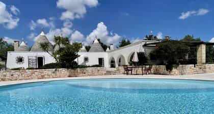 Trullo huvila yksityinen uima-allas.