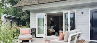 Toit de roseau Lakehouse privé Lakeview