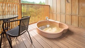Bathtub spa outdoor