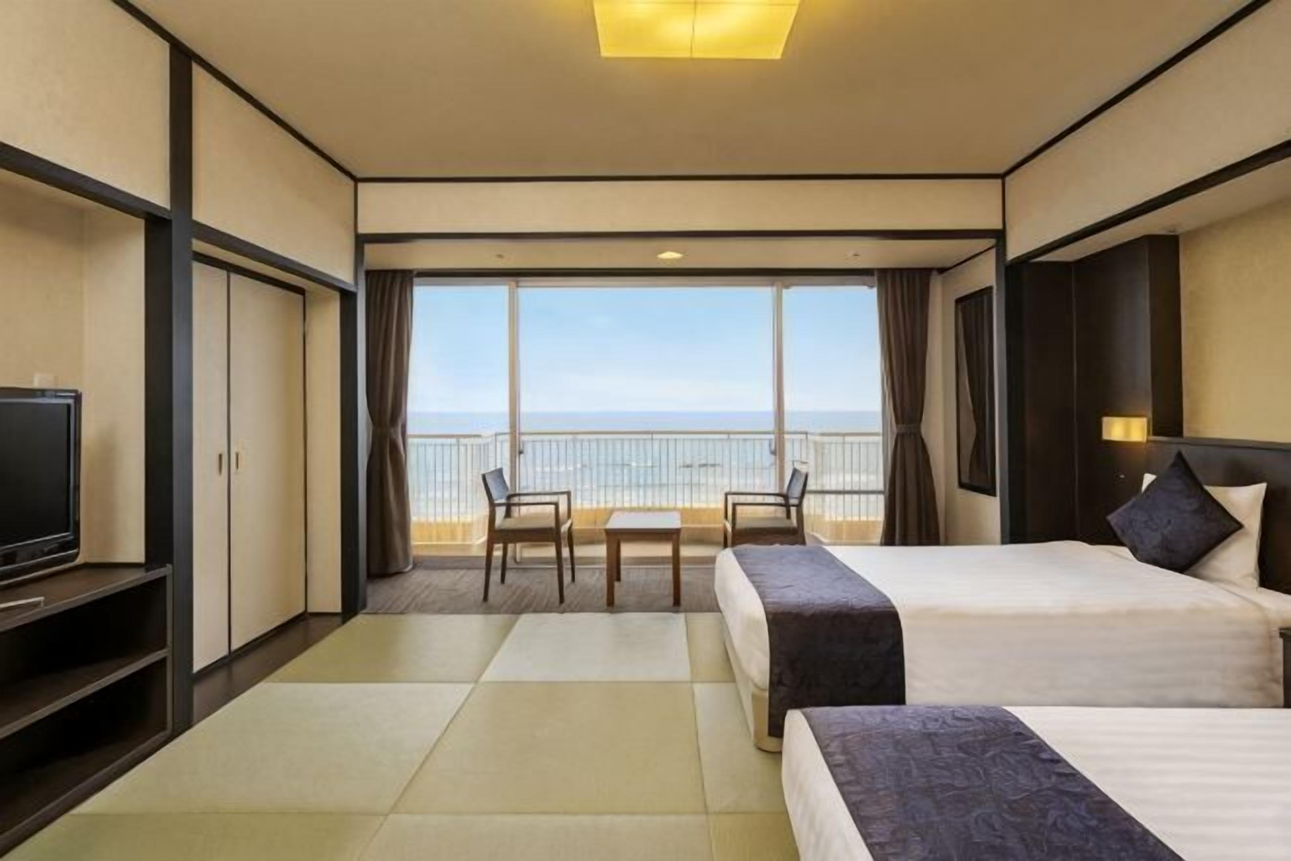 In-room safe, desk, free WiFi
