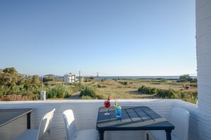 Outdoor dining - Grand Sea View Signature Suite with Jacuzzi (Naxos)