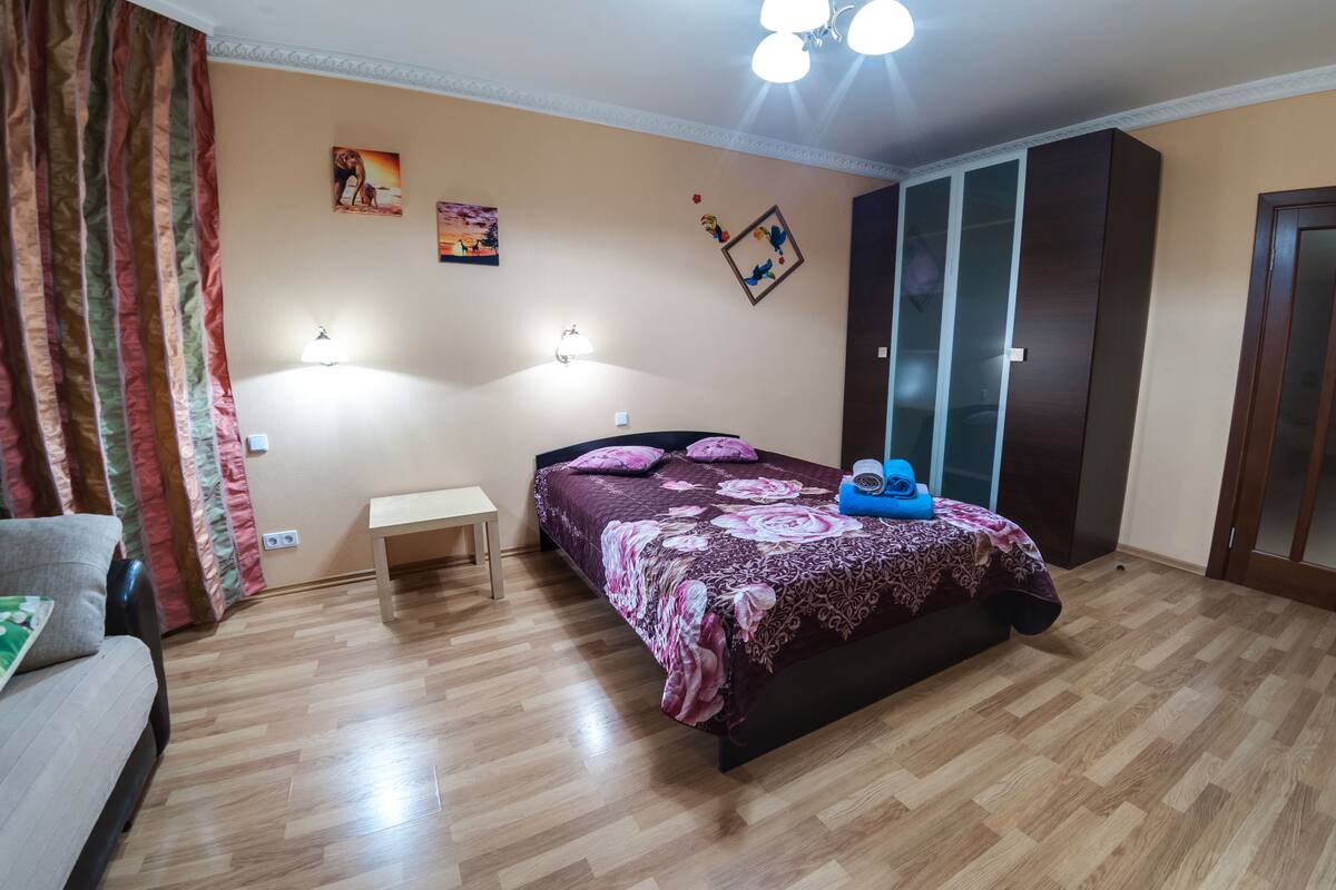 Luxury Apartment, 1 Bedroom | 1 bilik tidur, meja, seterika/papan seterika, Wi-fi percuma