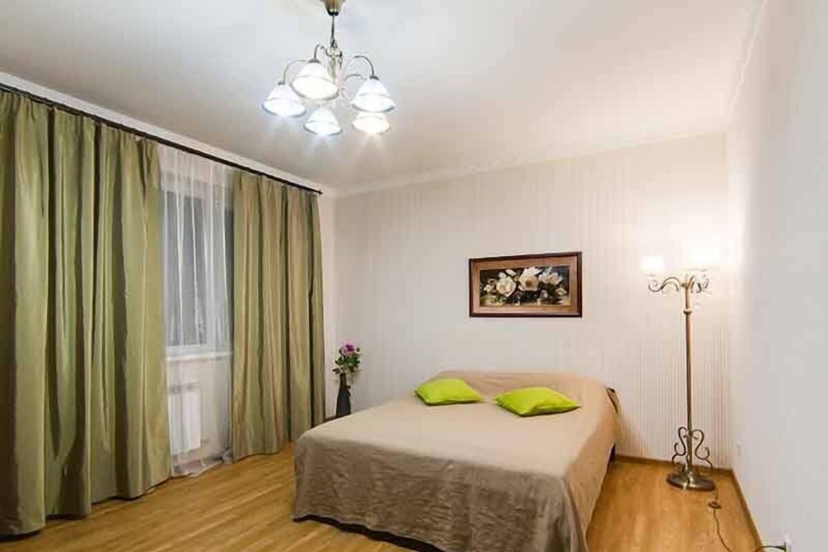 Premier Apartment, 1 Bedroom | 1 bilik tidur, meja, seterika/papan seterika, Wi-fi percuma