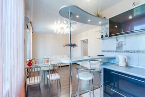 Appartement « Premier », 2 chambres | Cuisine privée | Réfrigérateur, micro-ondes, bouilloire électrique