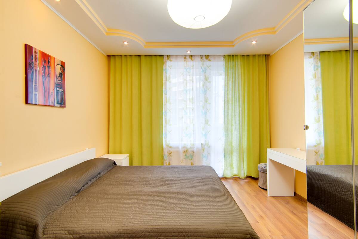 Classic Apartment, 2 Bedrooms | 1 bilik tidur, meja, seterika/papan seterika, Wi-fi percuma