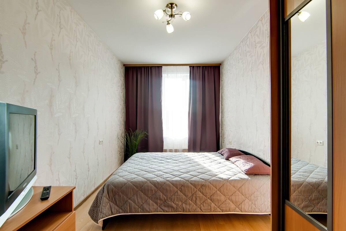 Superior Apartment, 2 Bedrooms | 1 bilik tidur, meja, seterika/papan seterika, Wi-fi percuma