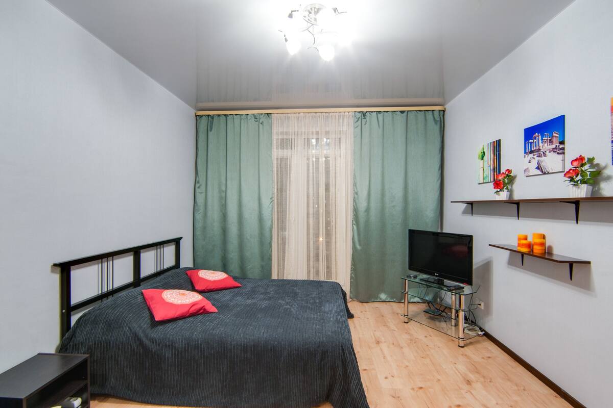 Business Apartment, 1 Bedroom | 1 bilik tidur, meja, seterika/papan seterika, Wi-fi percuma