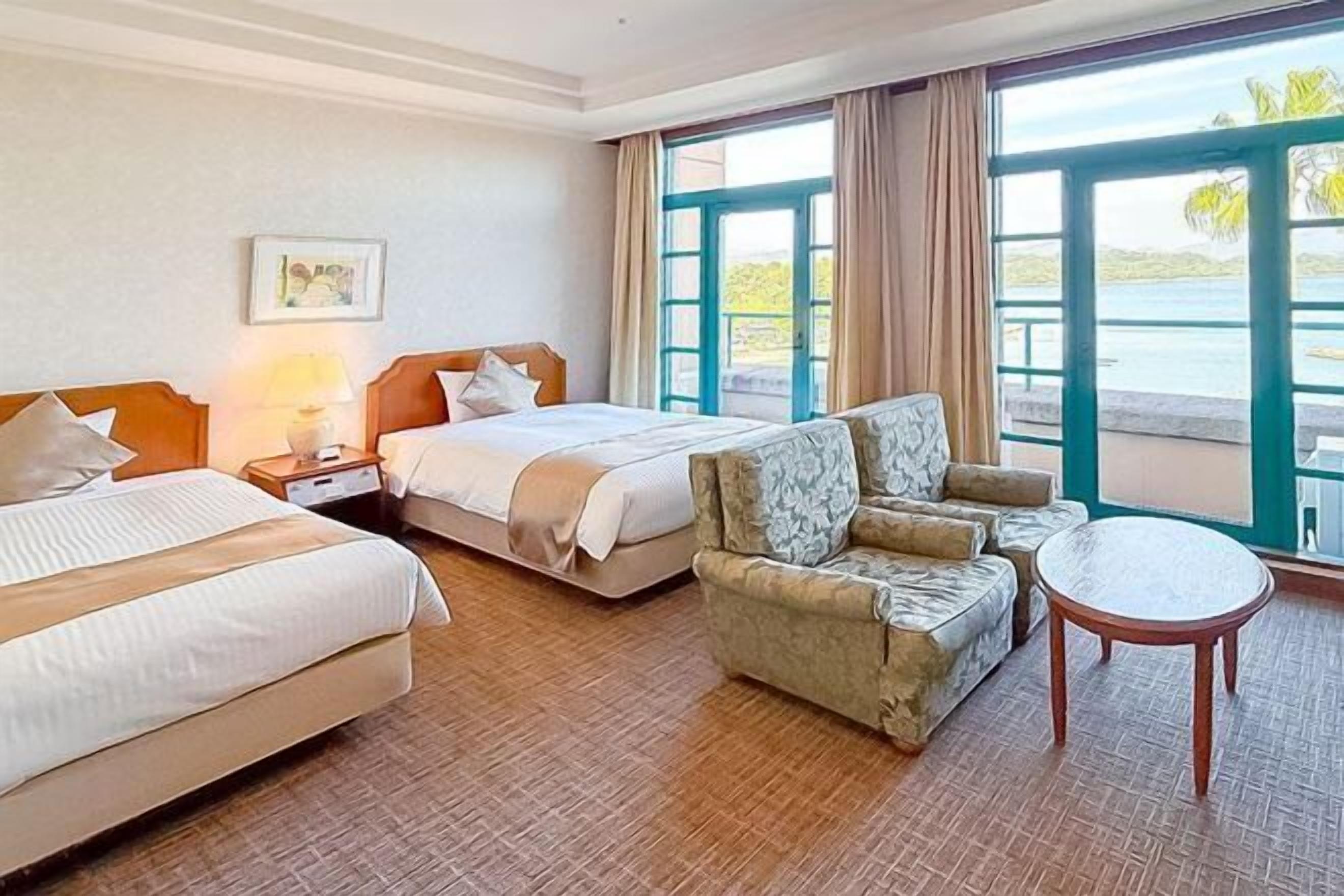 WiFi (無料)、ベッドシーツ