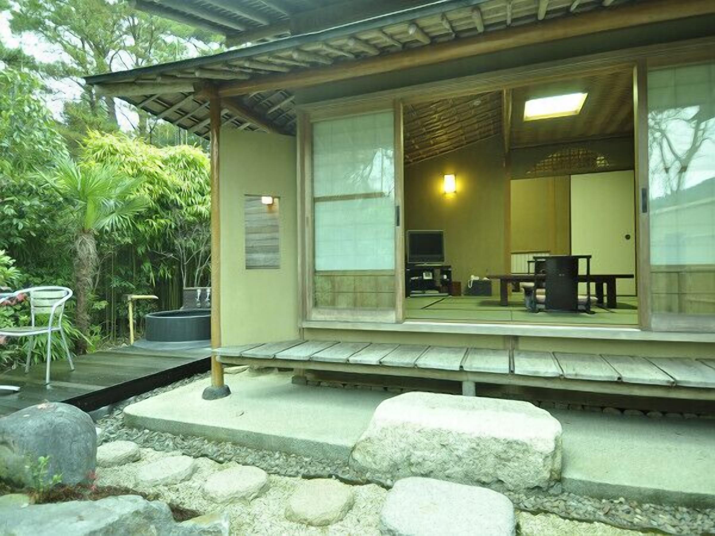   屋外ダイニングエリア