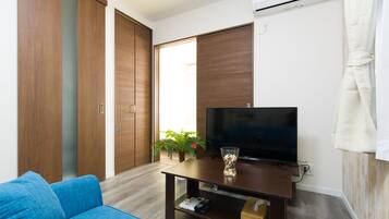Japanese house | Living room | Flat-screen TV, DVD player
