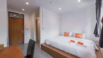 Cortinas blackout, wifi gratis y ropa de cama