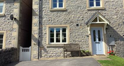 Well Equipped, Comfortable, Modern Semi Detached Cottage With Countryside Views