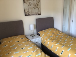 3 bedrooms, iron/ironing board, travel crib, free WiFi - Well Equipped, Comfortable, Modern Semi Detached Cottage With Countryside Views (Waterhouses)