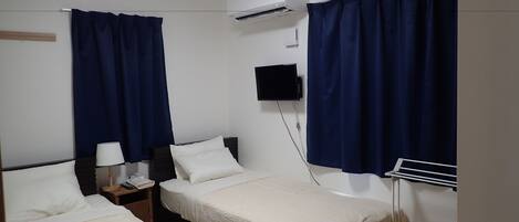 Habitación estándar, no fumadores | 1 dormitorio, escritorio, tabla de planchar con plancha y wifi gratis