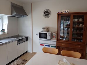 Standard Room, Non Smoking | Private kitchenette