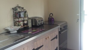 Kaffetrakter/tekoker, kjøleskap, mikrobølgeovn og ovn
