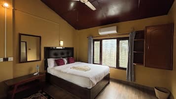 Kahden hengen perushuone, oma kylpyhuone, näköala puutarhaan | Ilmainen Wi-Fi, pääsy pyörätuolilla