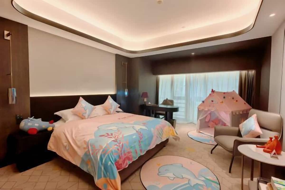 Minibar, in-room safe, desk, blackout drapes