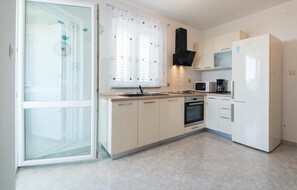 Kühlschrank, Herdplatte, Geschirrspüler