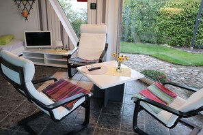 Unclassified image, 4 of 32, button