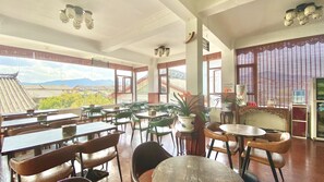 Daily local cuisine breakfast (CNY 40 per person)