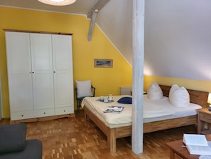 1 bedroom, WiFi, bed sheets