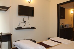 Minibar, in-room safe, desk, iron/ironing board