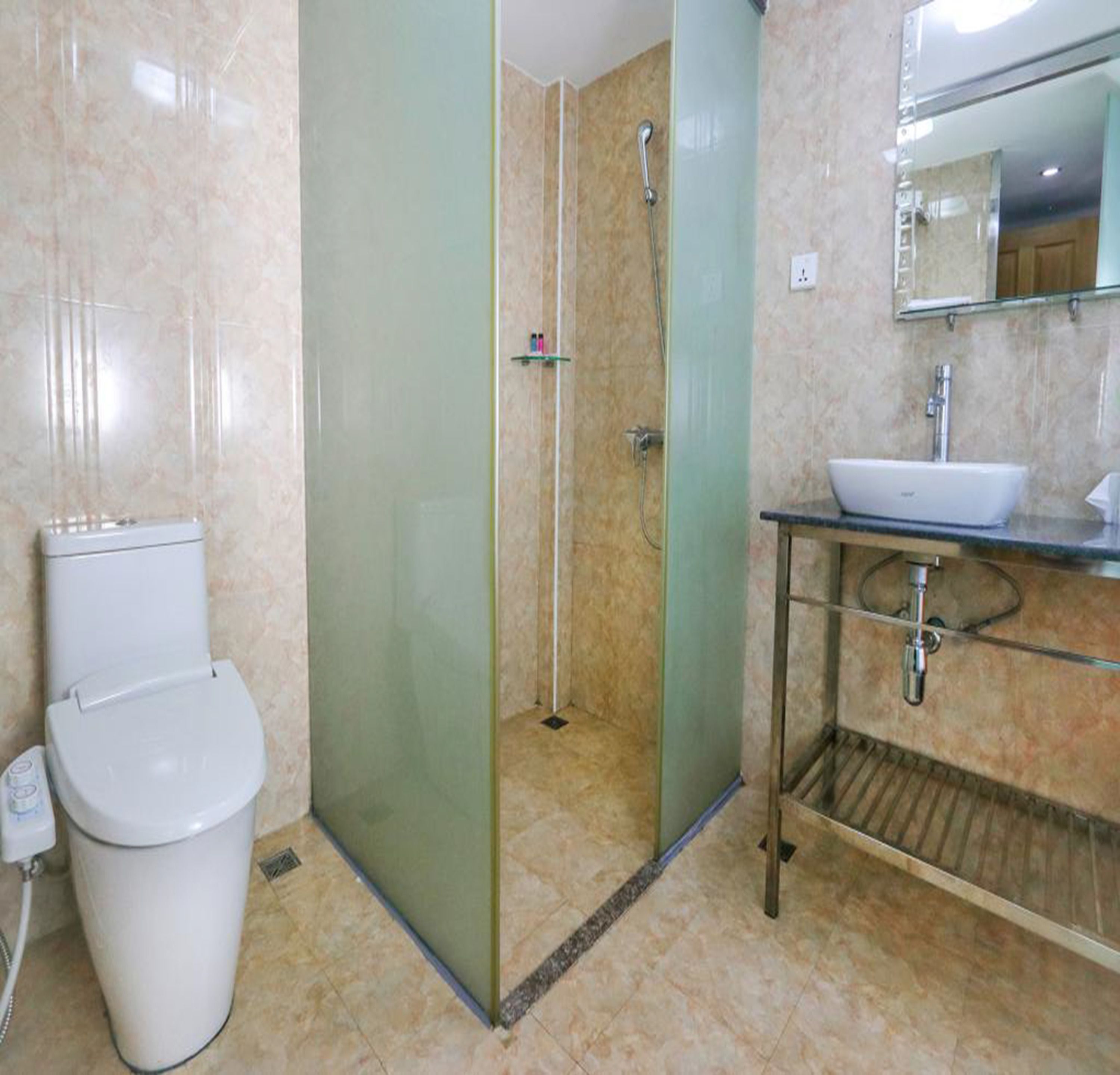 shower, free toiletries, hair dryer, towels