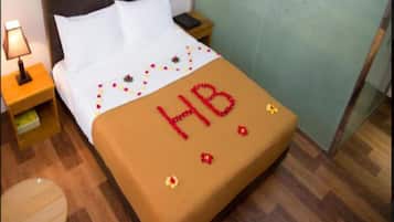 Minibar, caja de seguridad en la habitación, escritorio y wifi gratis