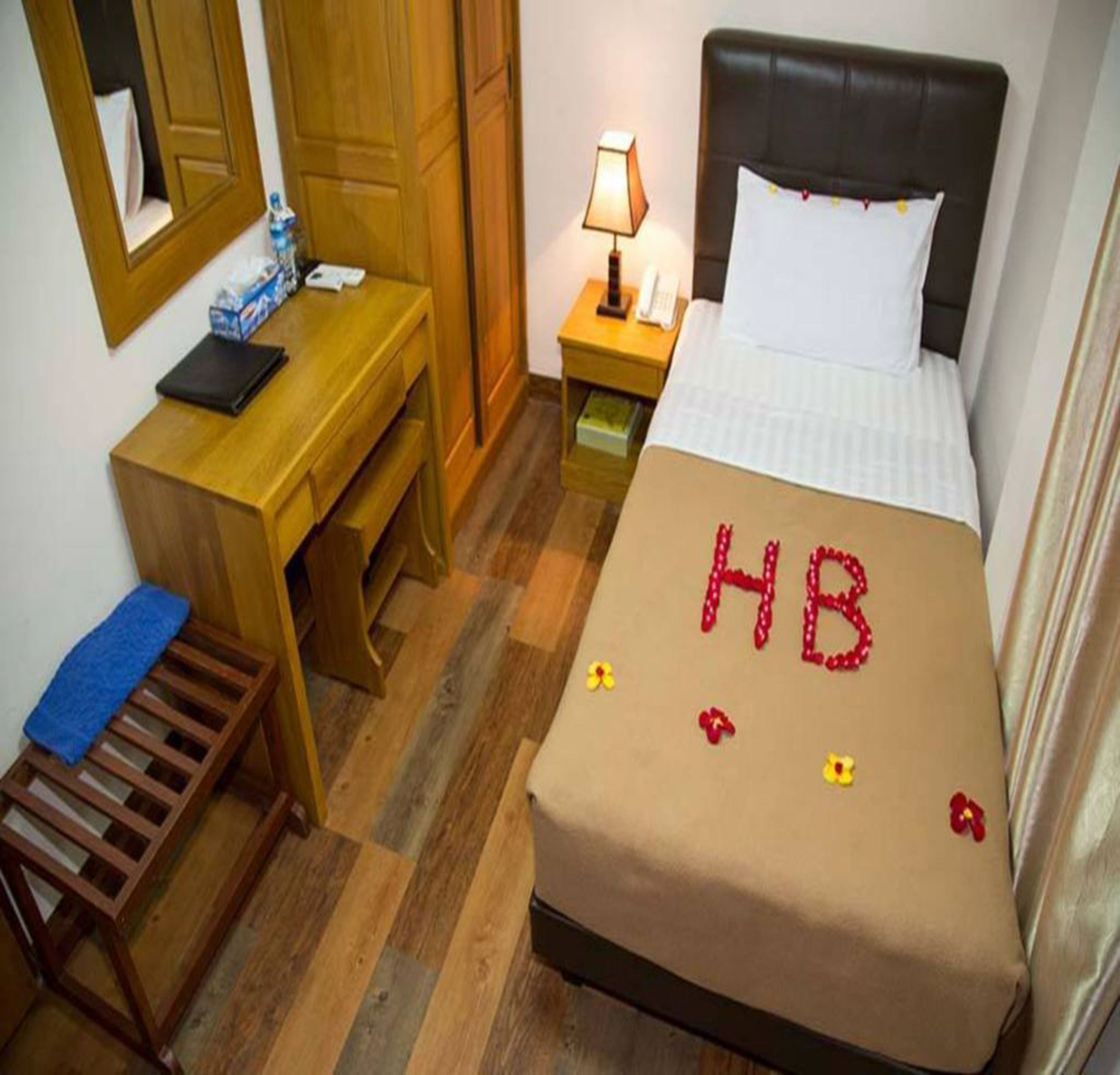 superior single room | minibar, in-room safe, desk, free wifi