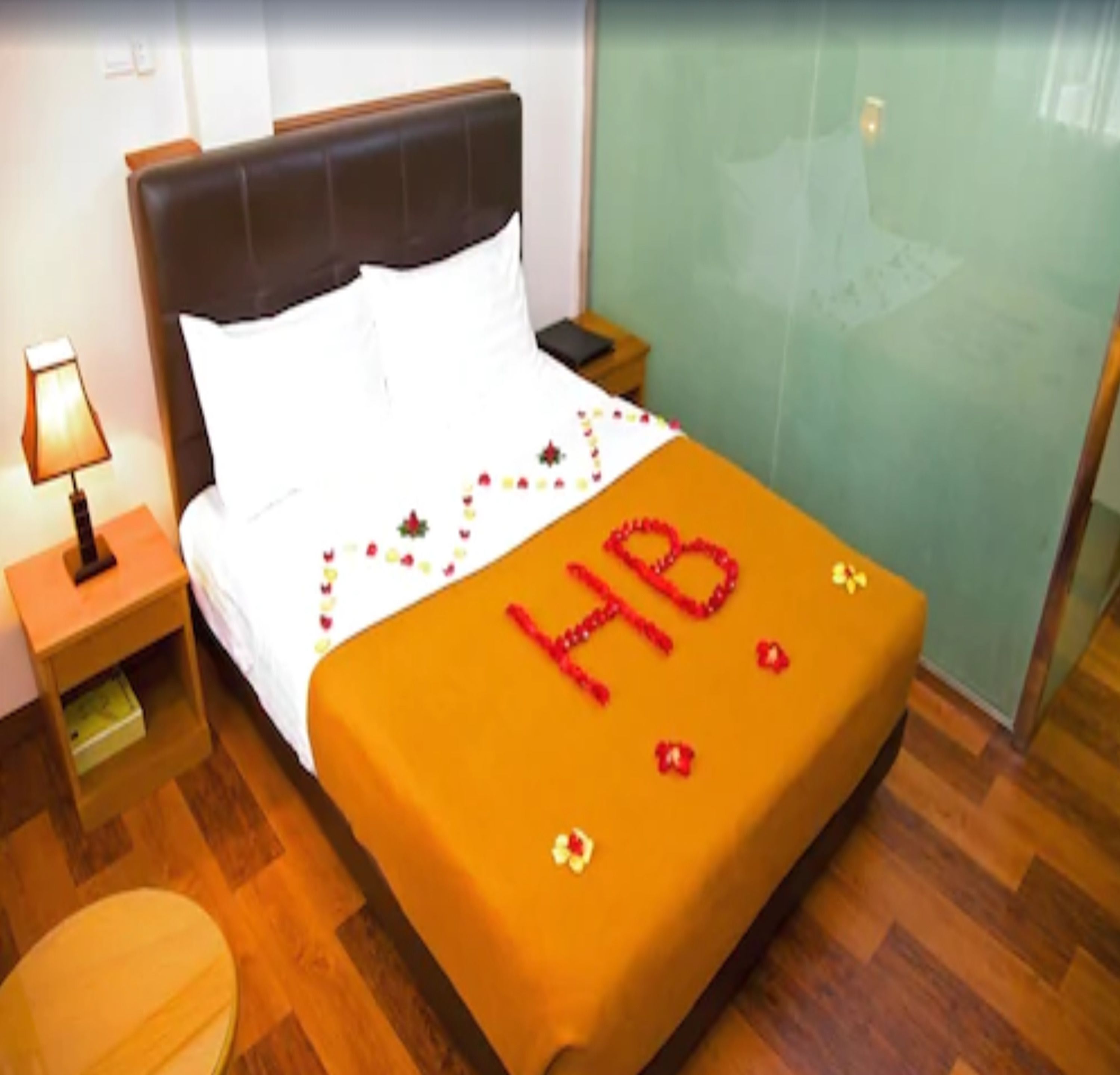 superior double room | minibar, in-room safe, desk, free wifi