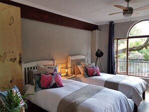 ラグジュアリー スタジオ | セーフティボックス (室内)、デスク、WiFi (無料)、ベッドシーツ