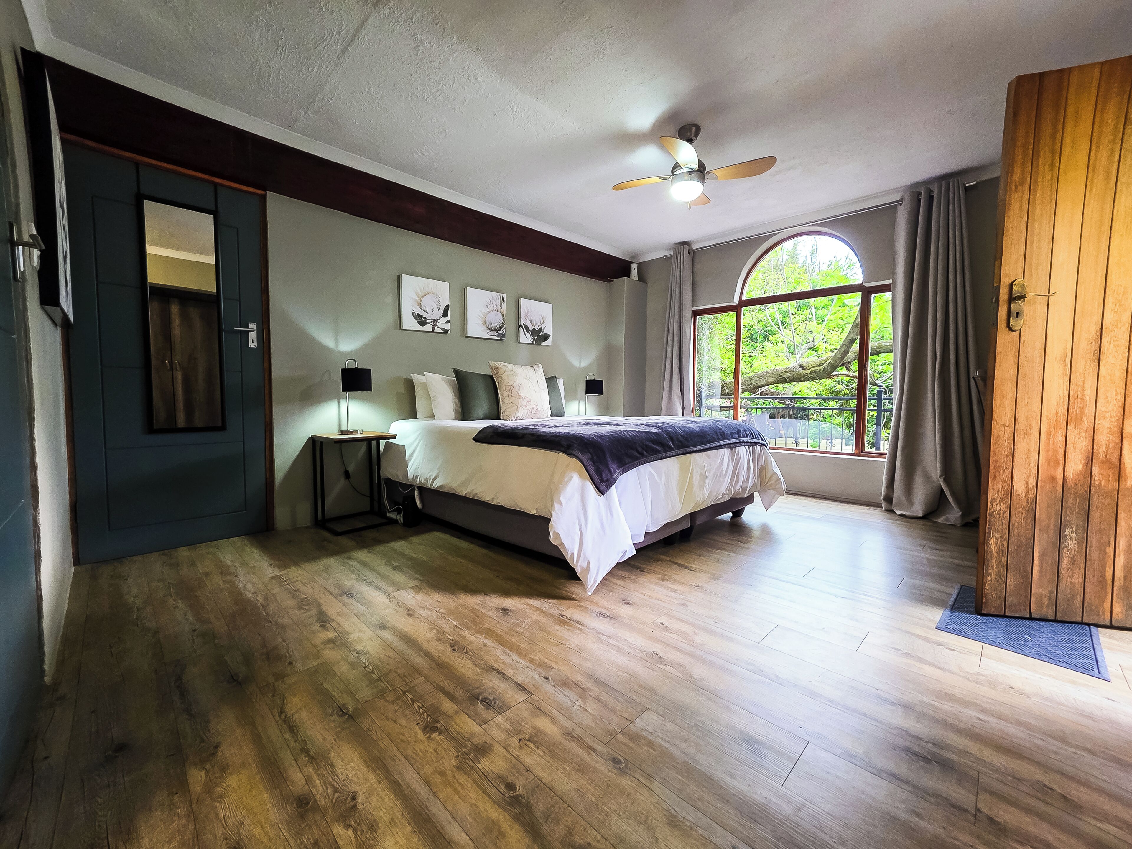 Estudio de lujo | Caja de seguridad en la habitación, escritorio y wifi gratis 