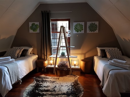Deluxe Twin Room | In-room safe, desk, free WiFi, bed sheets