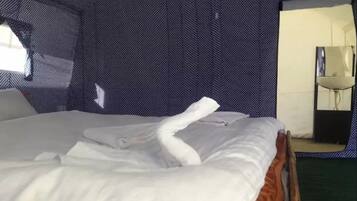 Deluxe Room | Blackout curtains, rollaway beds