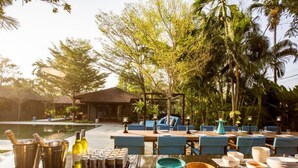 Outdoor dining - Anchan Resort at Bangtao Beach (Choeng Thale)