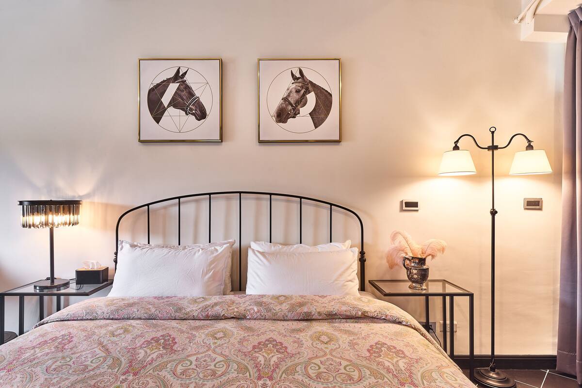 Habitación doble de diseñador, 1 cama Queen size | Minibar, escritorio, cortinas blackout y insonorización