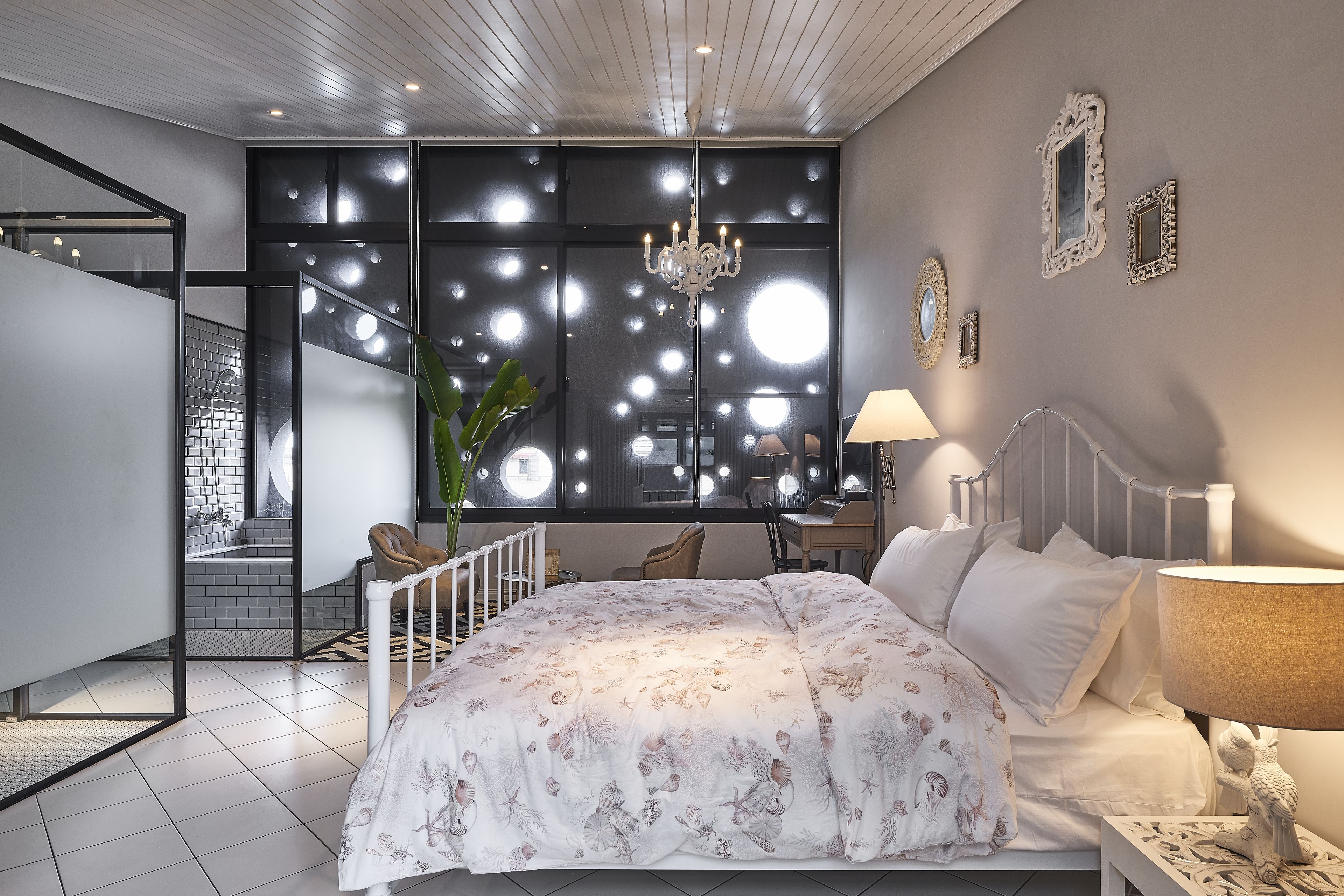 Luksus-dobbeltrom, 1 queensize-seng | Minibar, skrivebord, blendingsgardiner og lydisolert