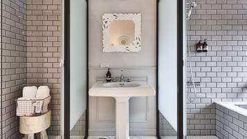 Luxury Double Room, 1 Queen Bed | Bathroom | Separate tub and shower, free toiletries, hair dryer, bathrobes